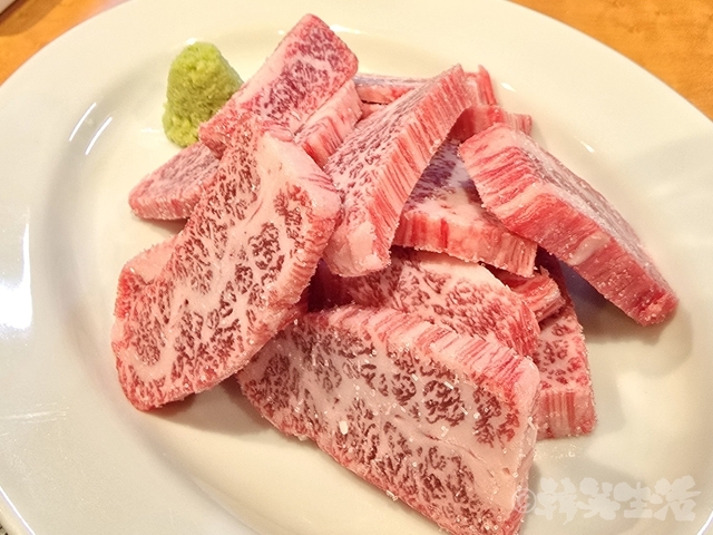 焼肉やっちゃん 神田 カウンター焼肉 上バラ