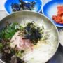 何が主役なんだか分からない？ 衝撃の刺身ビビンバ定食