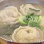牛骨にヨモギ？ ボリューミーなマンドゥうどん＠ソウル乙支路
